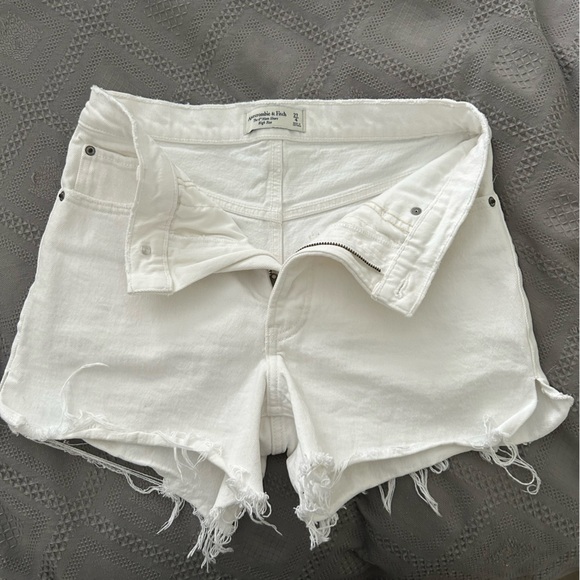 Abercrombie 4” Mom Shorts - Picture 4 of 4